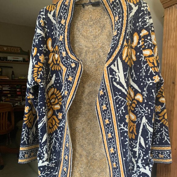 138. Bcbg Max Sport Sweater Coat Navy Yellow Floral INSIDE LABEL MISSING - Picture 1 of 5